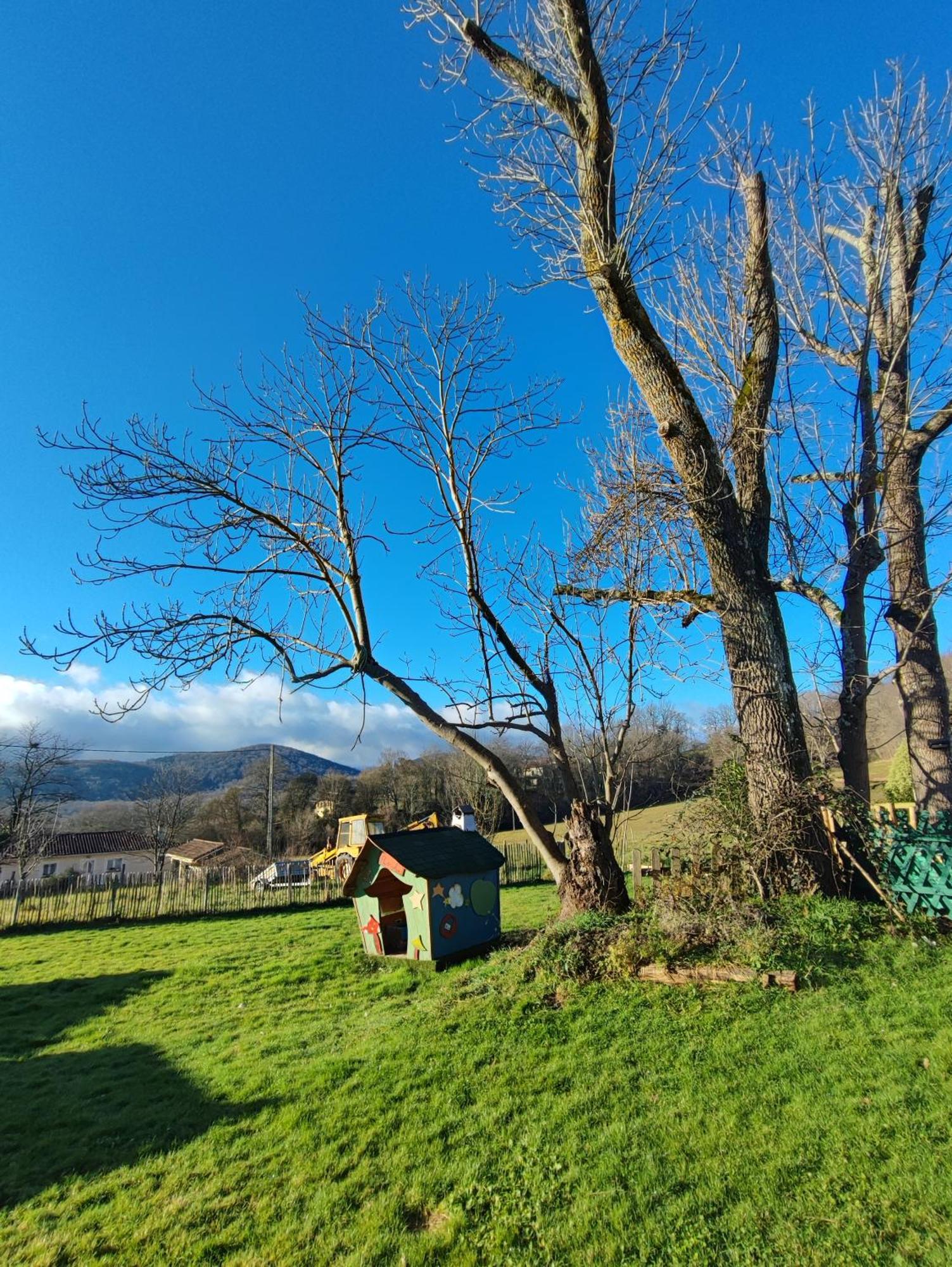 Maison Entre Campagne Et Foret Aspret-Sarrat Exterior foto